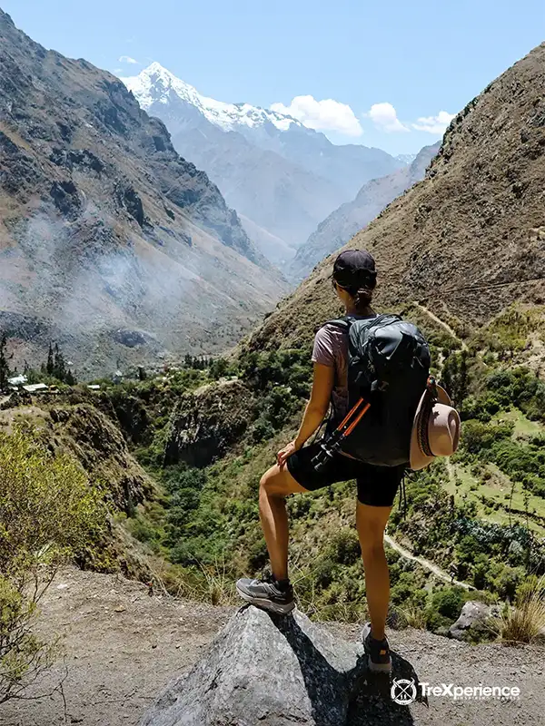 Woman in the classic Inca Trail | TreXperience Woman in the classic Inca Trail | TreXperience