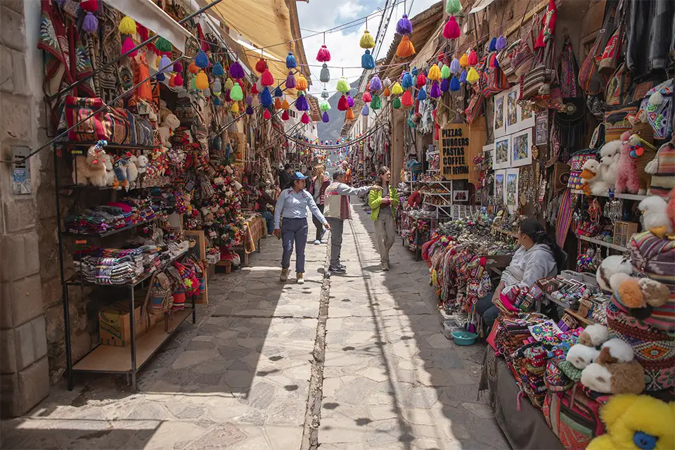 Pisac handicraft market in the Super Sacred Valley Pisac handicraft market in the Super Sacred Valley | TreXperience