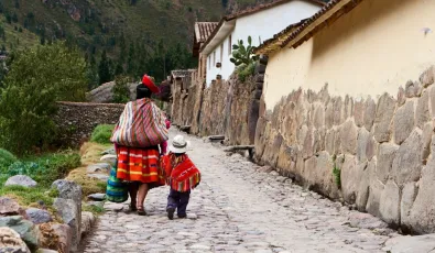 Villagers of Ollantaytambo in the Sacred Valley Villagers of Ollantaytambo in the Sacred Valley